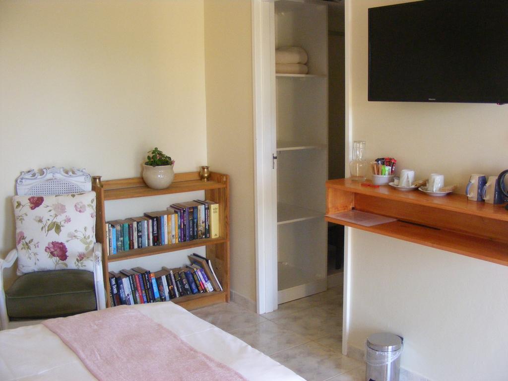 The Hilton Bed And Breakfast Room photo